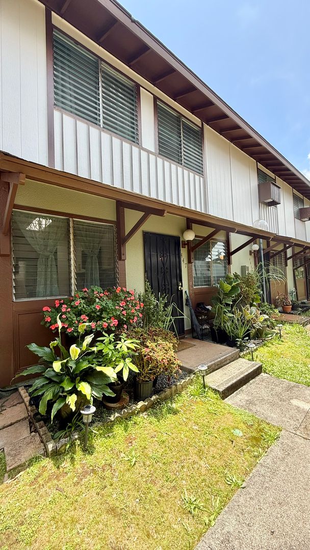 Mililani Townhome: 94-1442 Lanikuhana Avenue #447