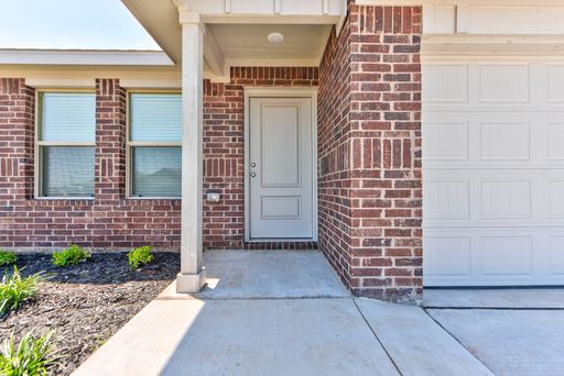 Four Bedroom Newer Construction Home! – photo 1
