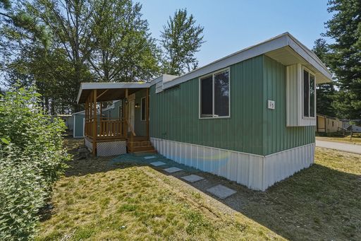 2 Bedroom 2 Bathroom Home with Off Street Parking Available in Sagle!