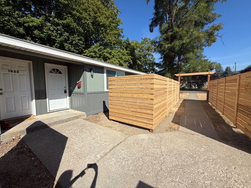 2 Bedroom 1 Bath Home with Off-Street Parking Available in Coeur d'Alene! – photo 1
