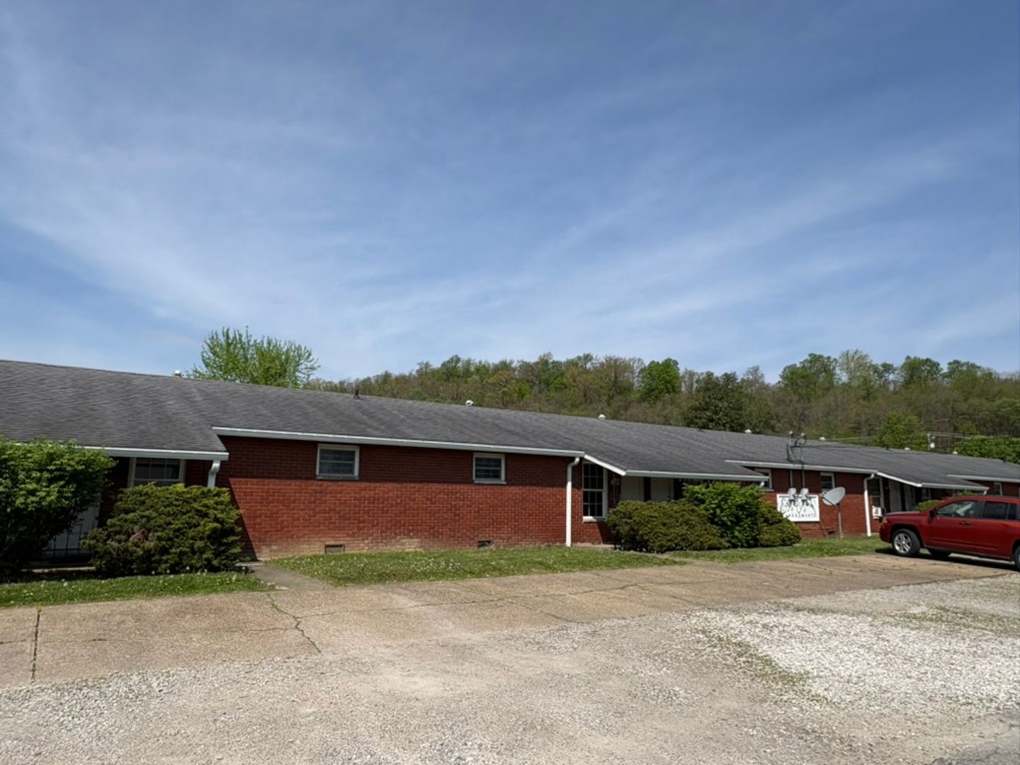 Parkersburg Apartment: 510 Nicely Place