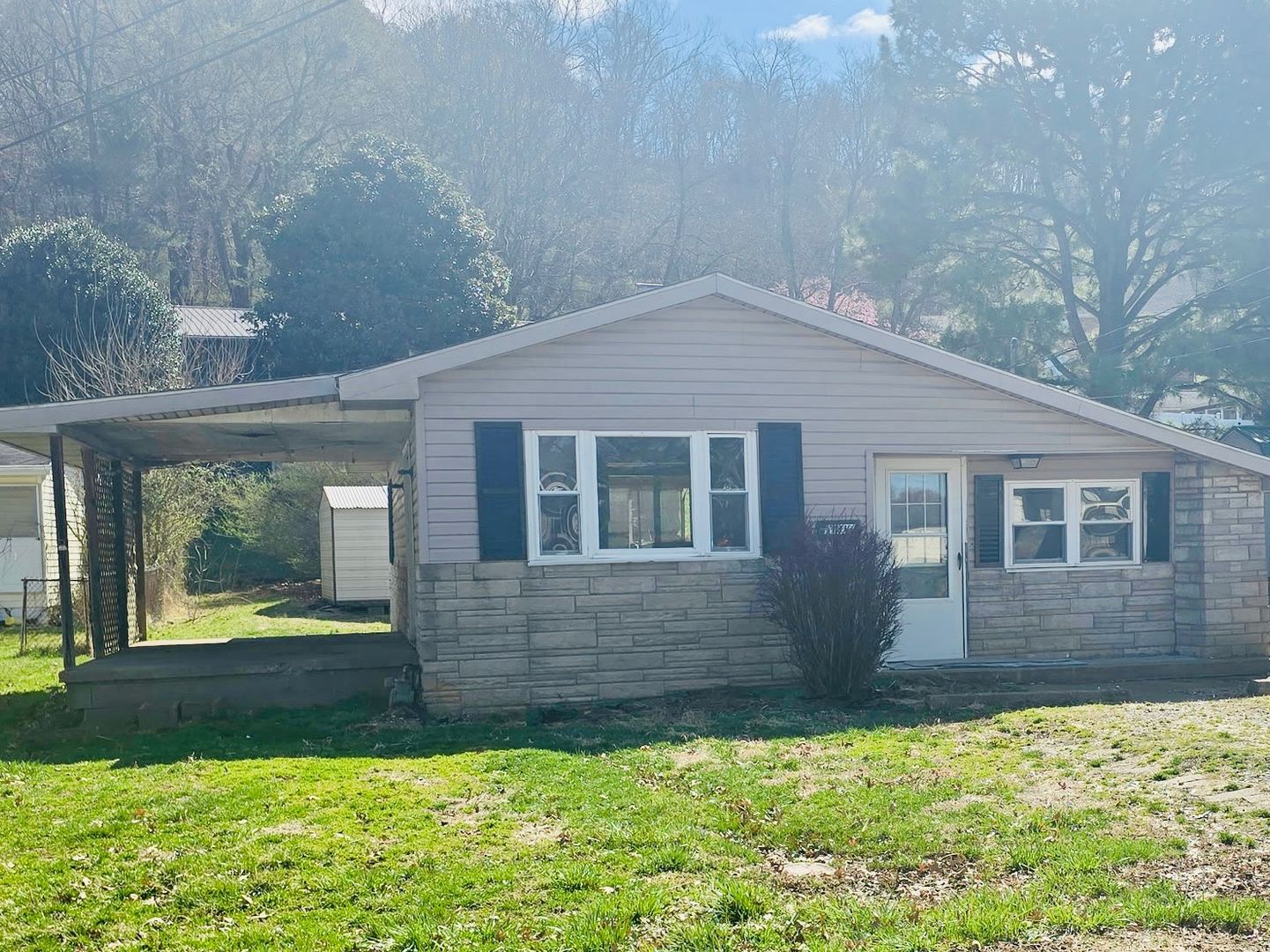 Vienna House: 1006 14th Ave.