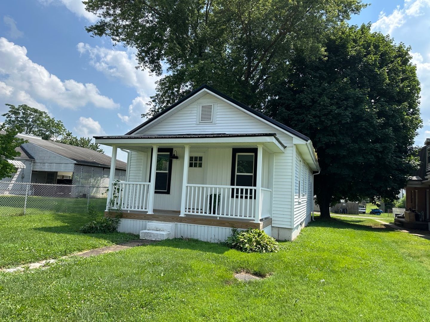 Parkersburg House: 614 West Virginia Ave