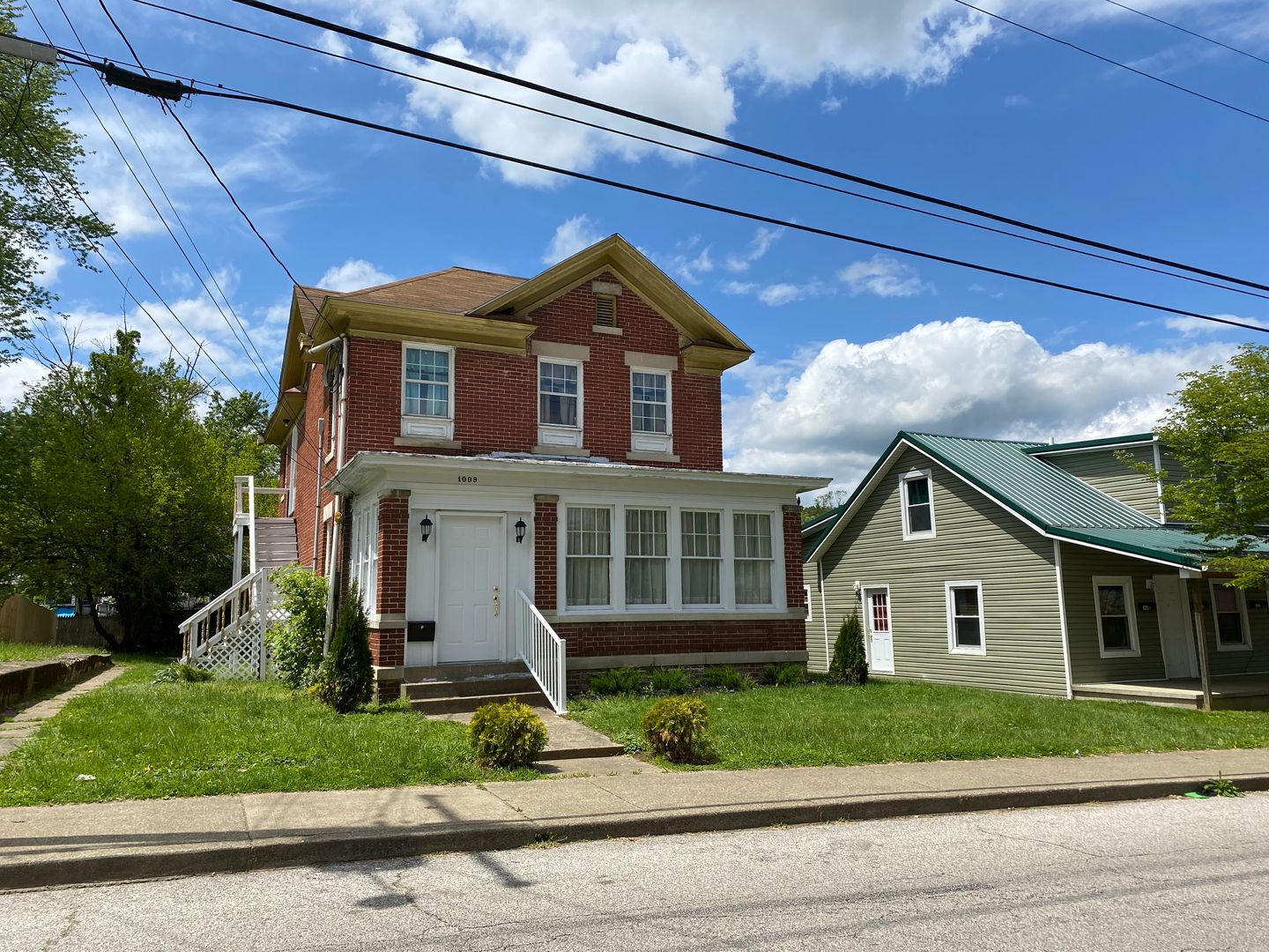 Parkersburg Apartment: 1009 Lynn Street