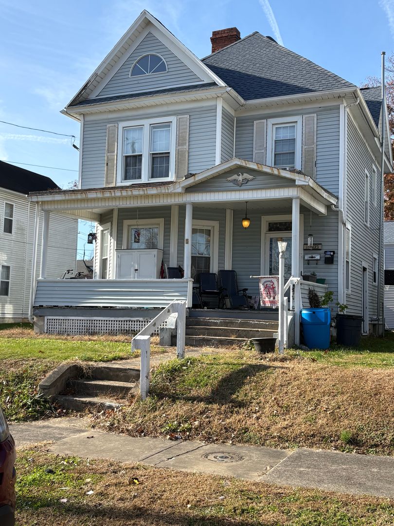 Parkersburg Apartment: 1605 Oak St