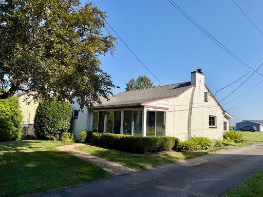 Lovely 2 Bedroom Home In Hempfield! – photo 1