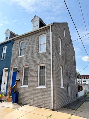 Gorgeous Lancaster City Home! – photo 1
