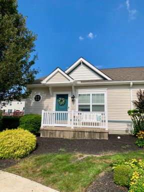 Modern Condominium In Willow Street!