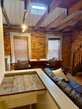 Neat Loft Style Apartment on West Walnut Street! – photo 1