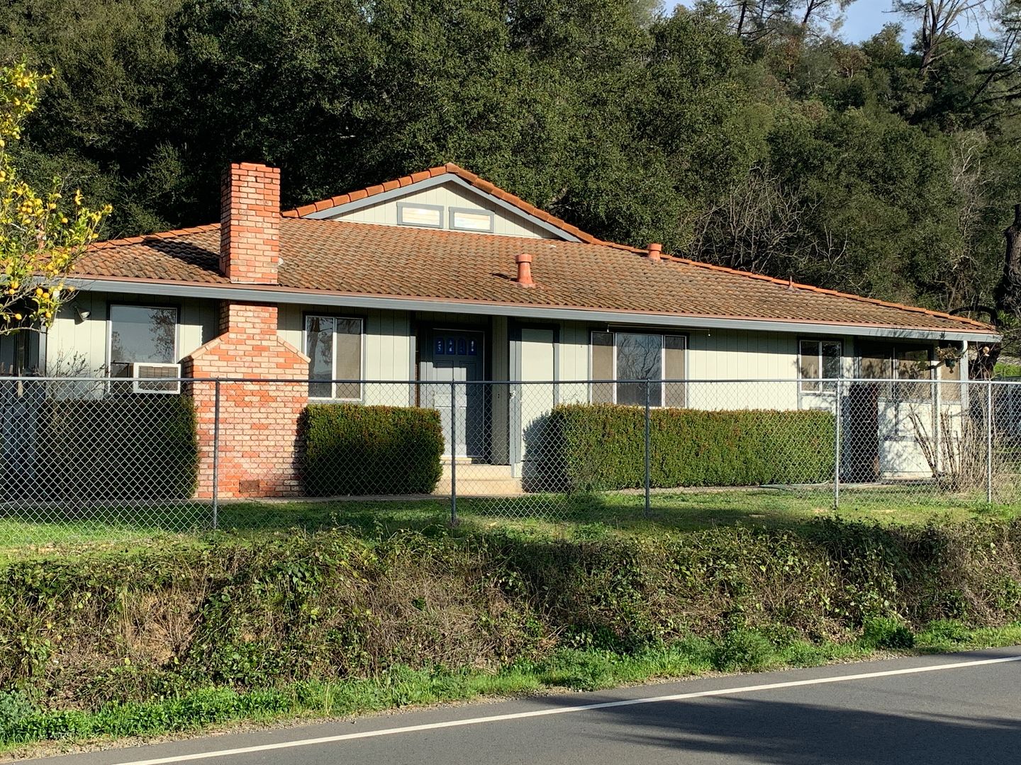 Cloverdale House: 30290 River Rd