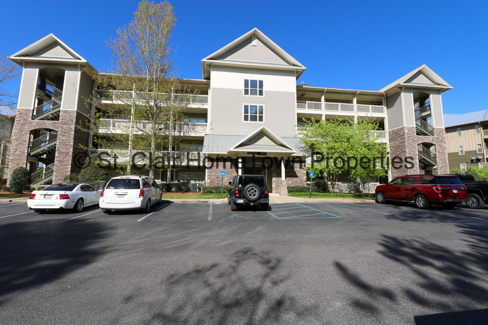 Talladega Condo: 475 River Forest Lane