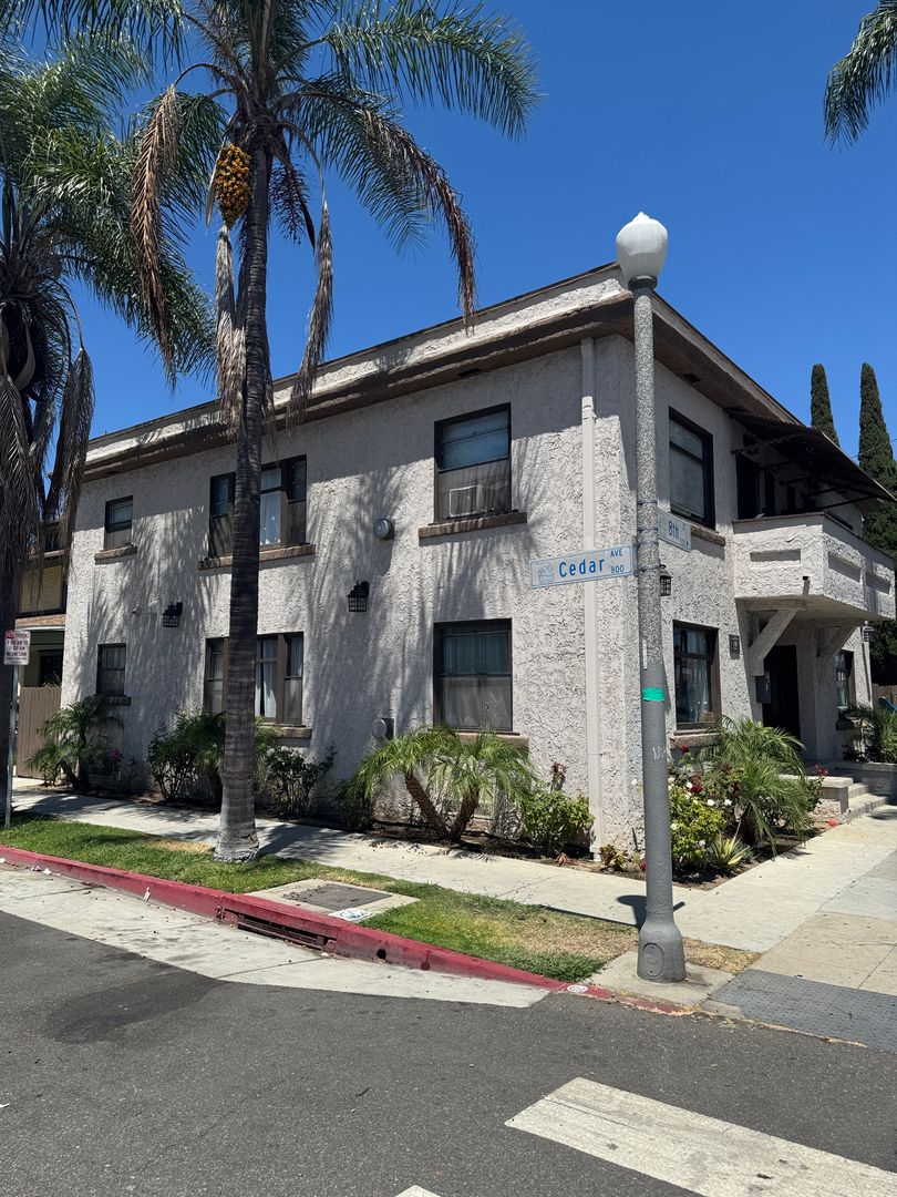 Long Beach Apartment: 241 W. 8th Street