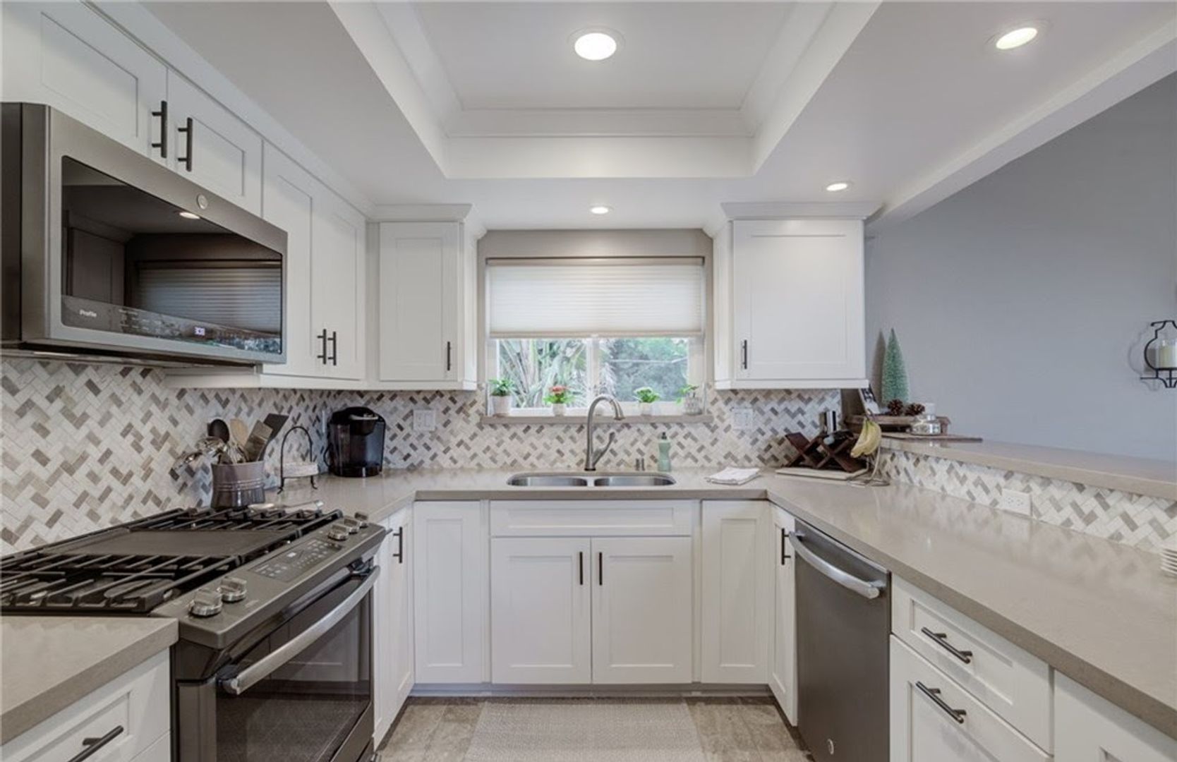 Redondo Beach House: 2521 Voorhees Avenue