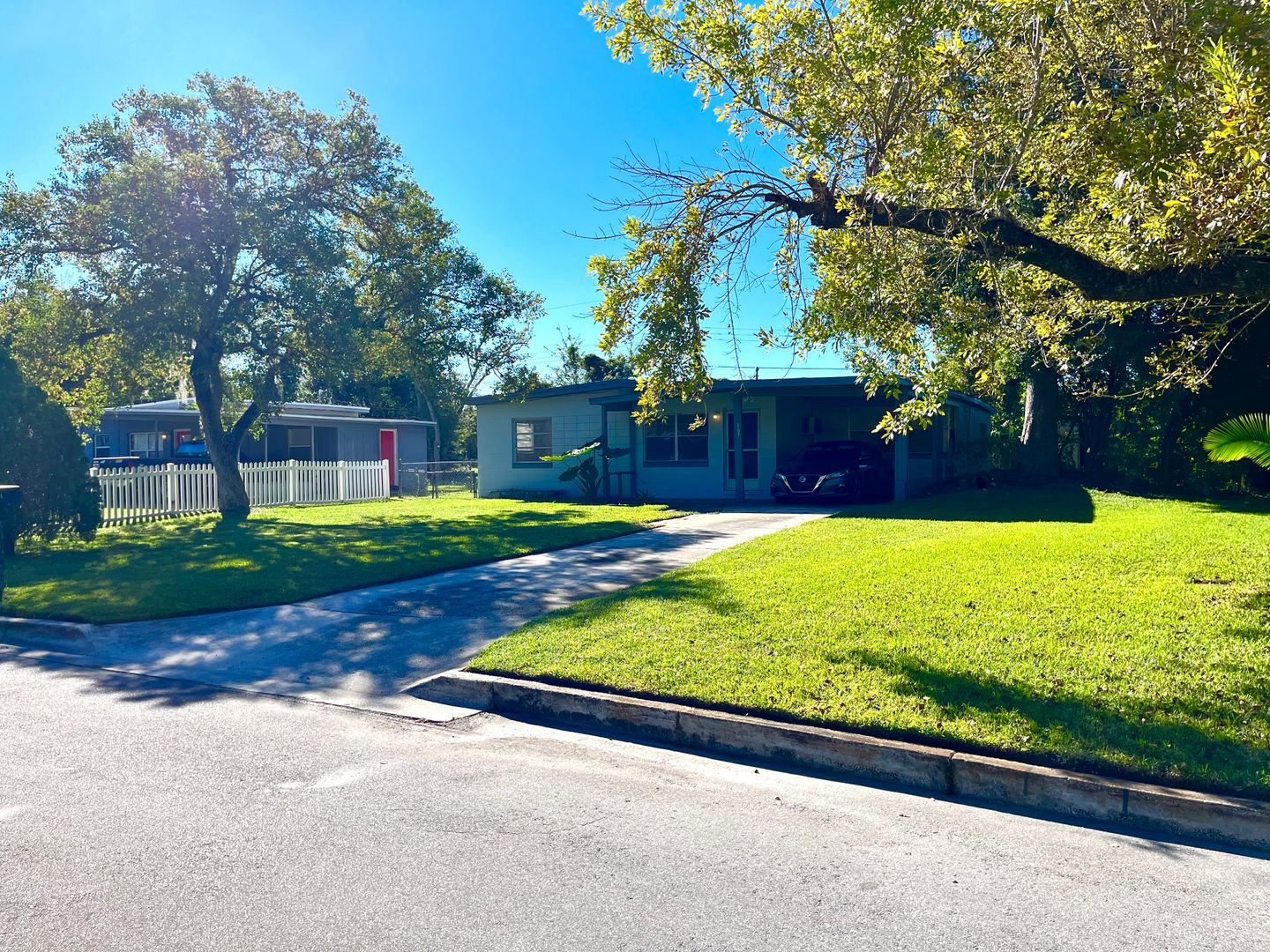 Sanford House: 107 Mayfair Circle