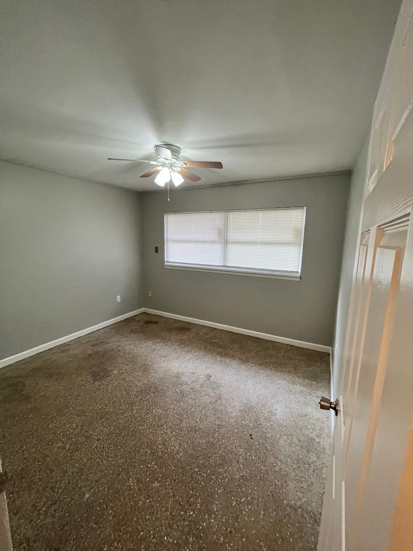 Sanford House: 1013 W 3rd Street Unit B