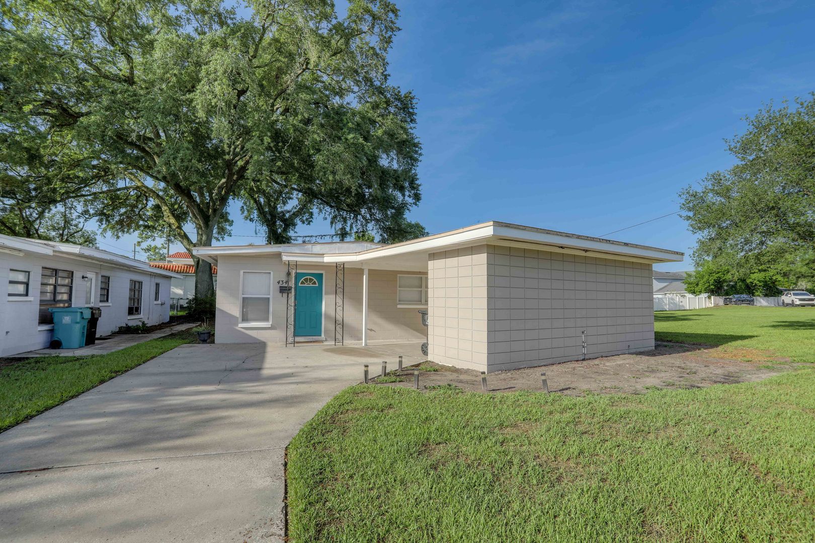 Orlando House: 434 E. Esther St