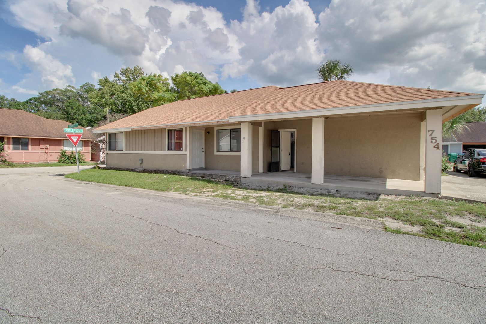 Winter Springs House: 754 Forest Street