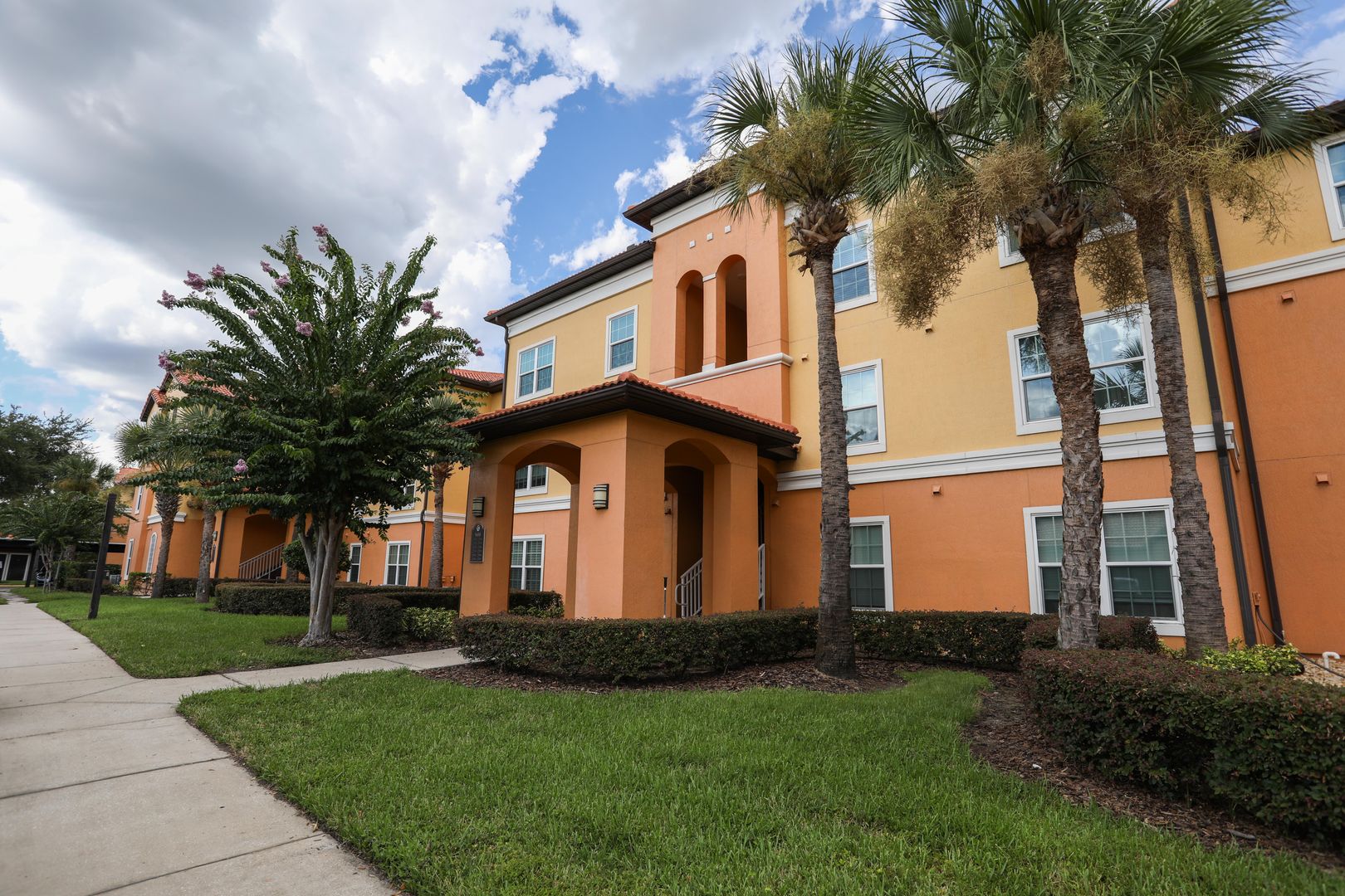 Orlando House: 5451 Vineland Road Unit #2111