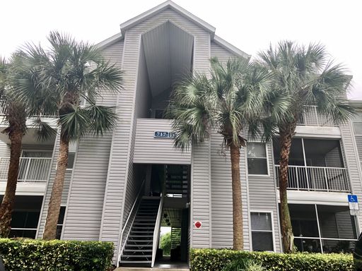 MOVE IN NOW-WATER VIEW! 2X2- Spacious 3rd floor condo with tranquil water views from balcony!! Gated Regency Park at Lake Mary!!