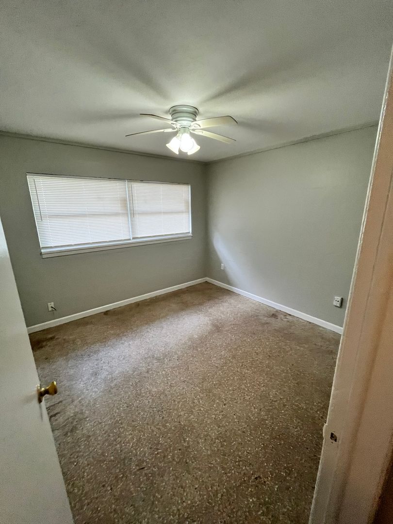 Sanford House: 1013 W 3rd Street Unit B