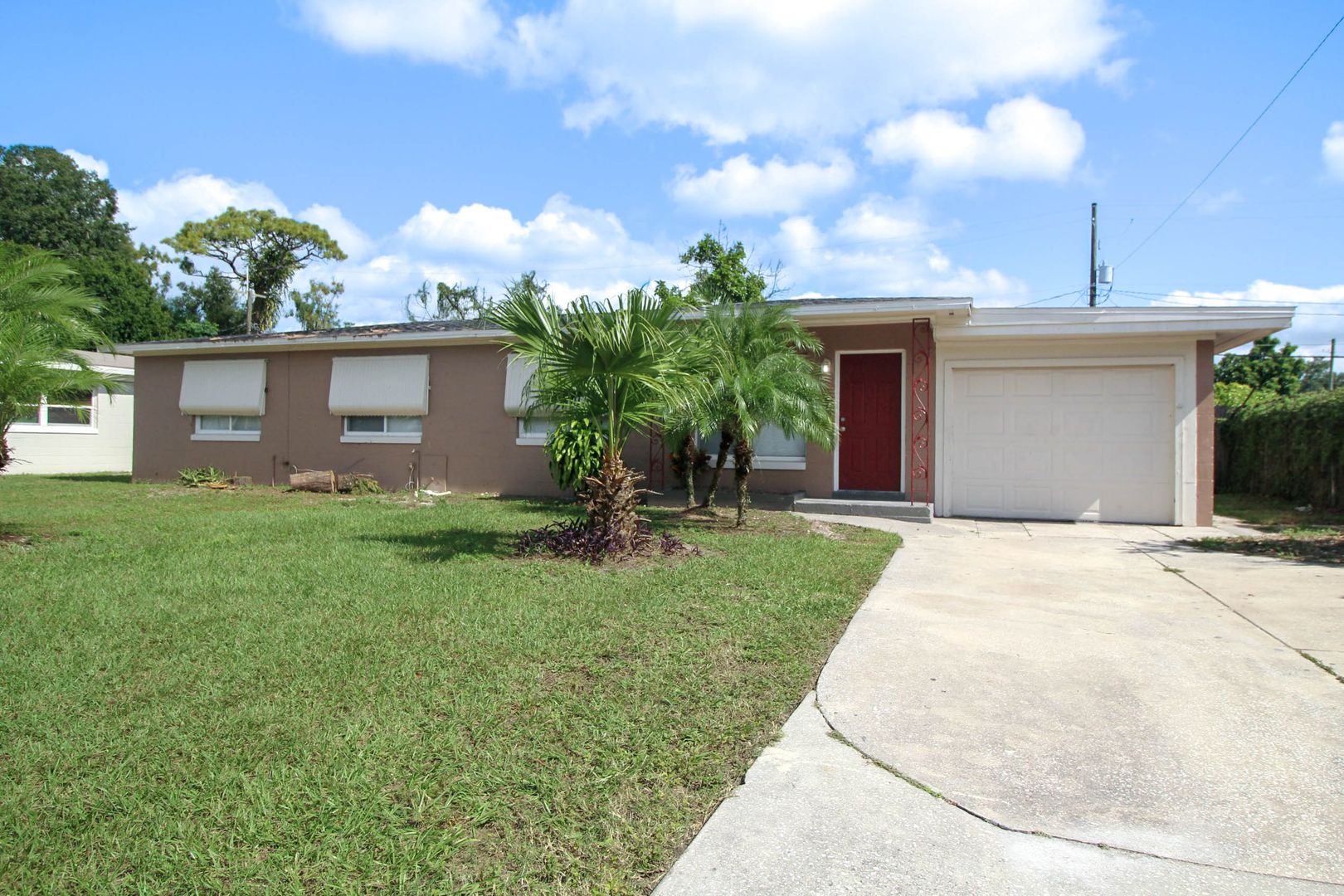 Orlando House: 15 N Oxalis Drive