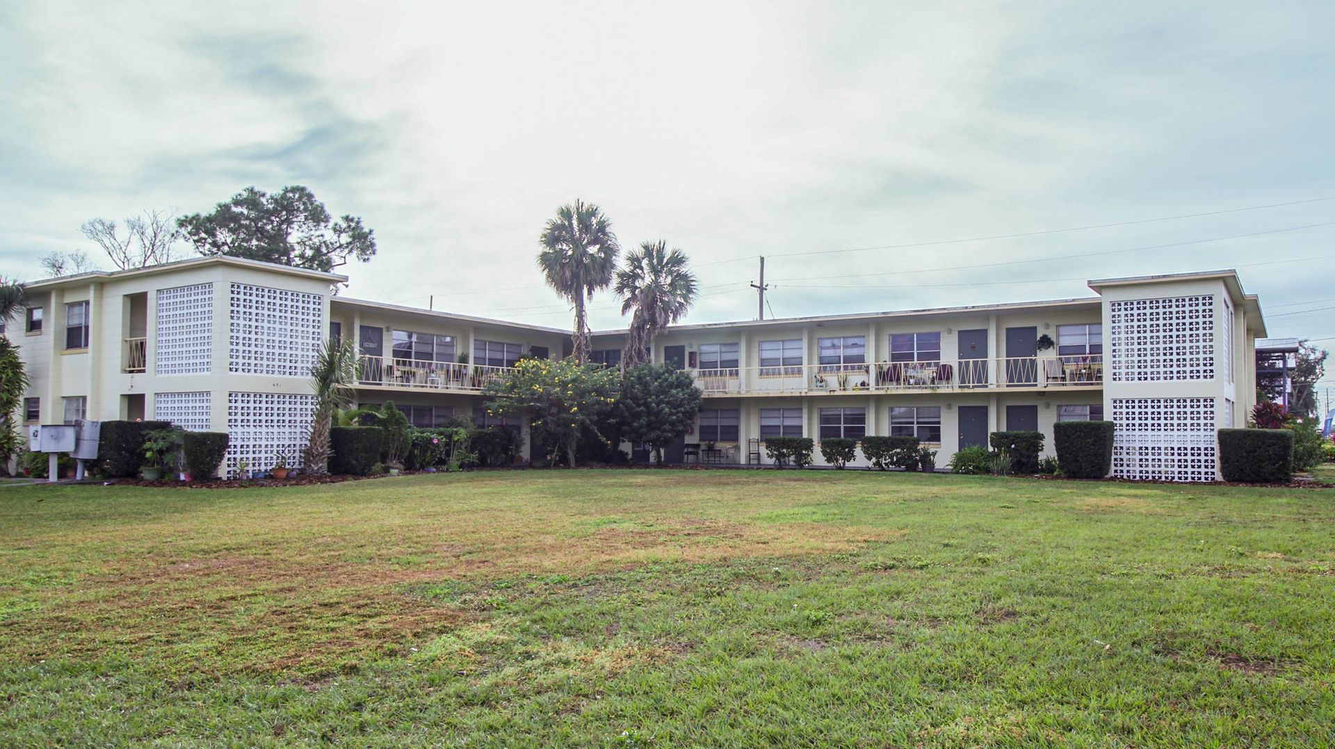 Orlando Apartment: 451 S. Semoran Blvd