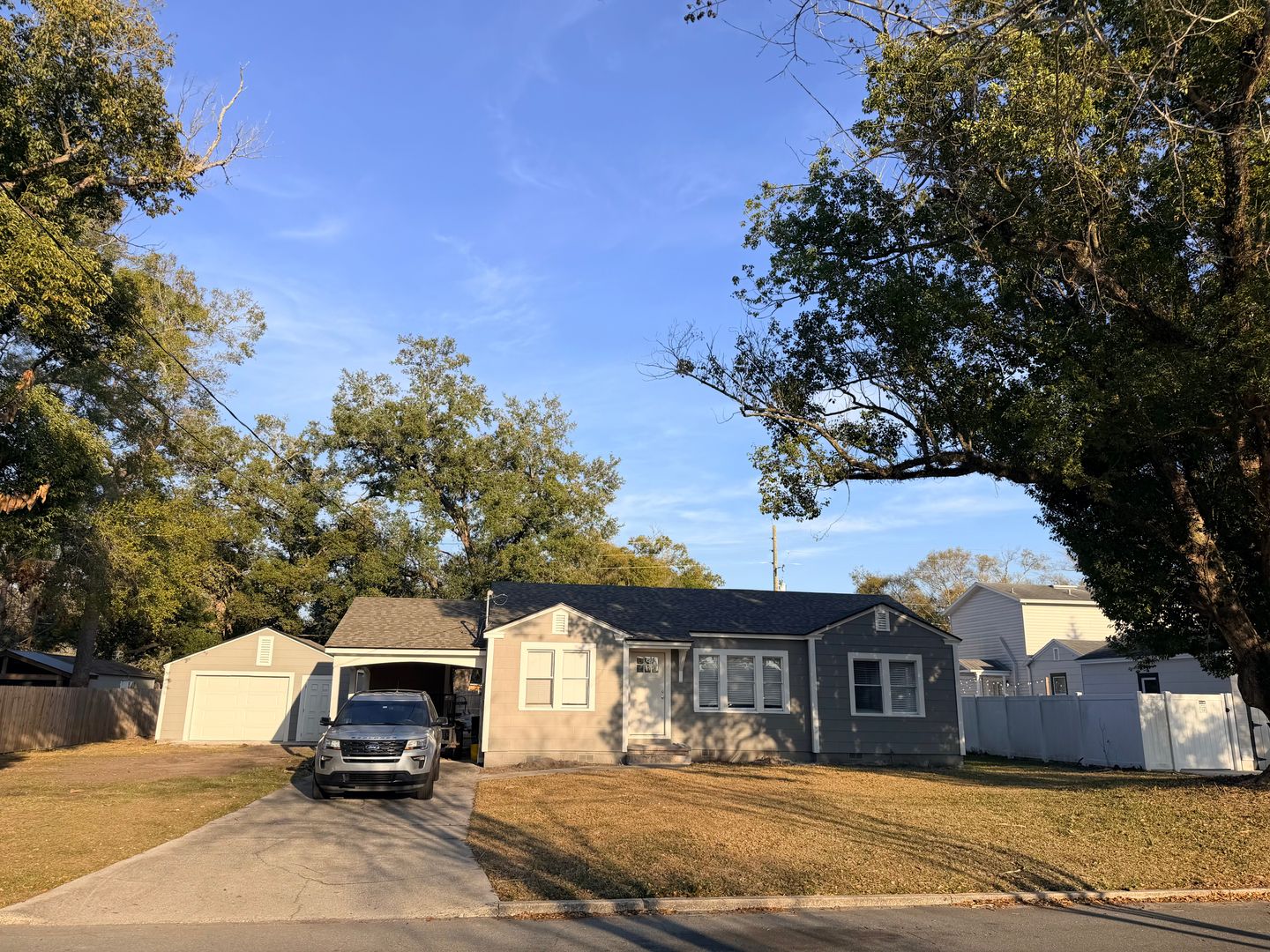 Orlando House: 831 Floral Dr