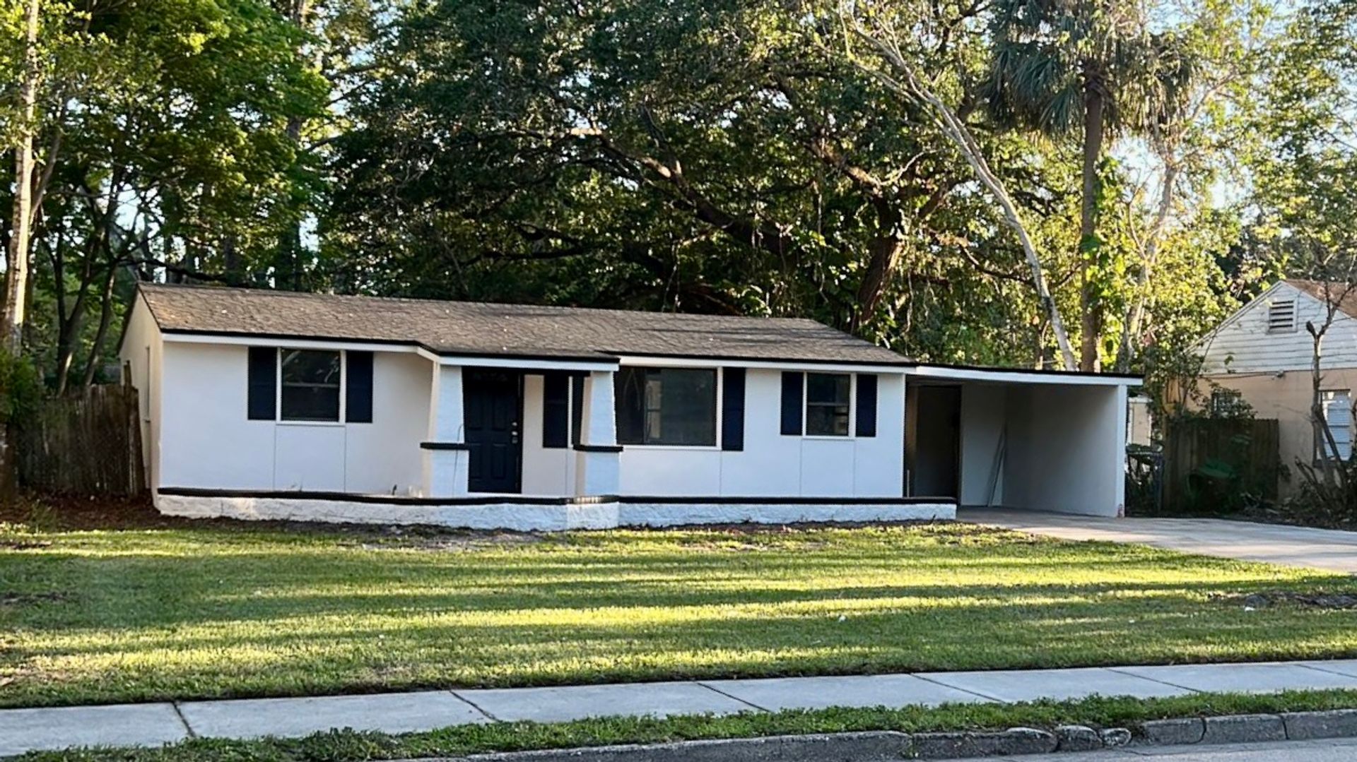 Sanford House: 817 Rosalia Drive