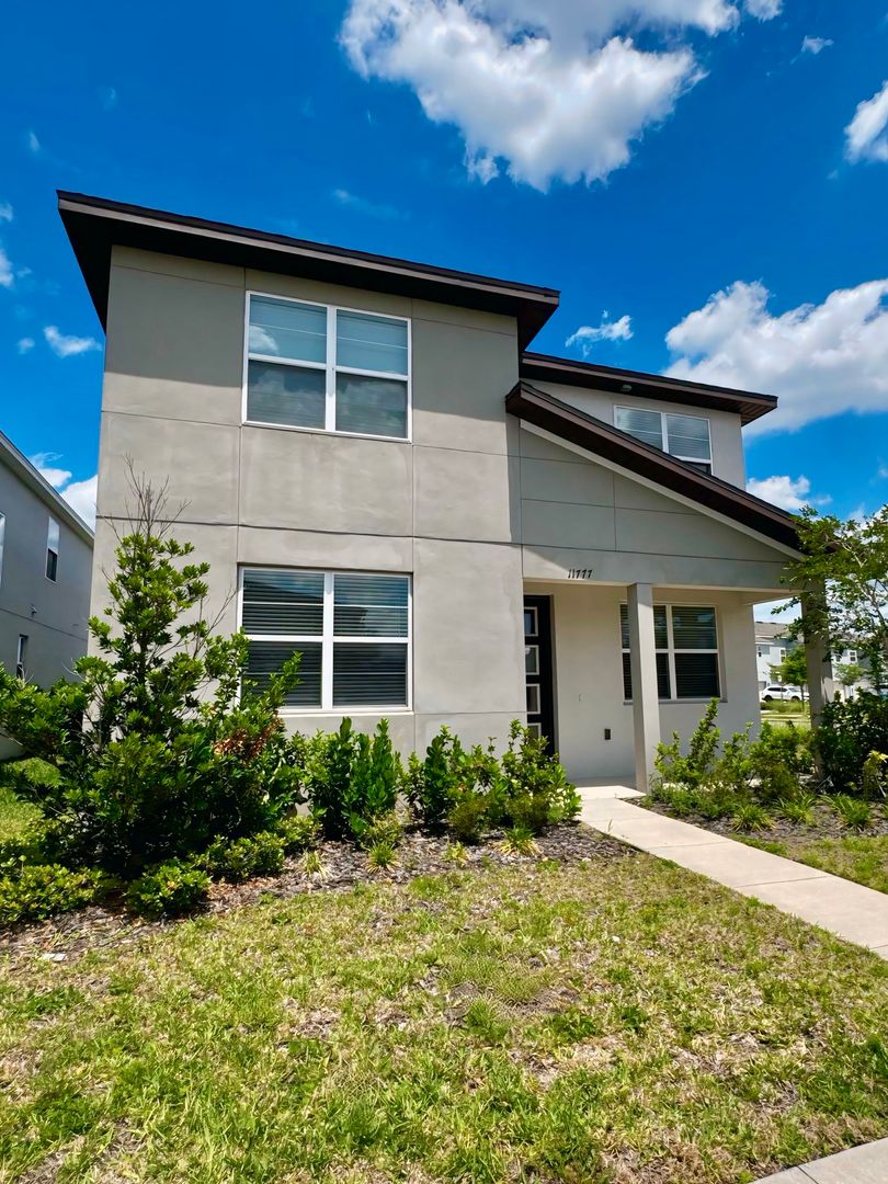 Orlando House: 11777 Globe St.