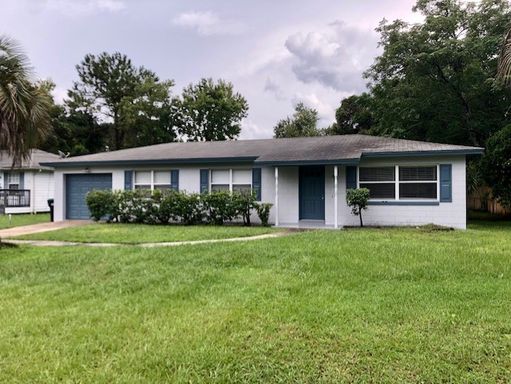Beautifully renovated 3 bed / 1 bath home! Ready for Move in September! Large back yard! Home on septic & well!!! – photo 1