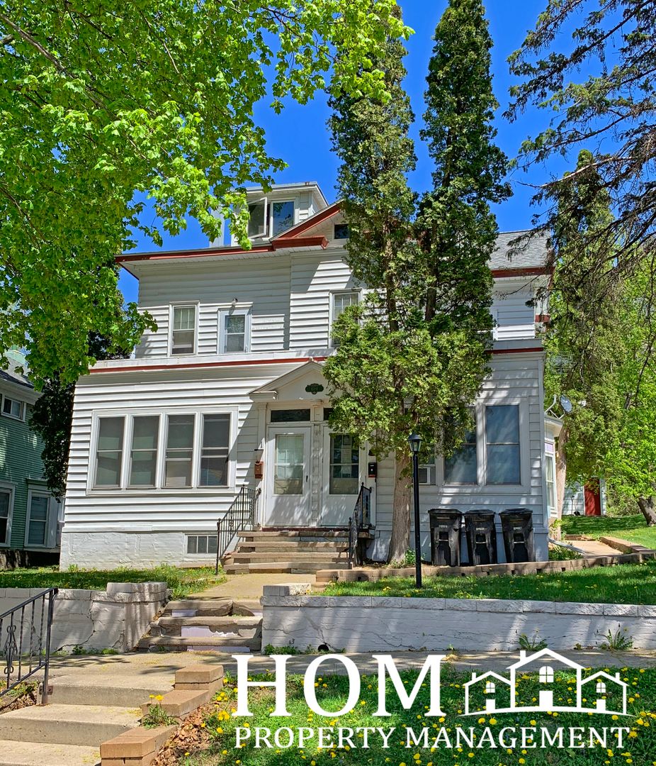 Mankato Apartment: 109 Hanover Street
