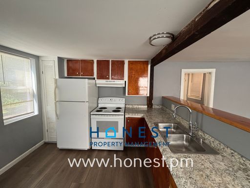 Recently Painted 2 Bed Apartment with Shared Yard in Topsham