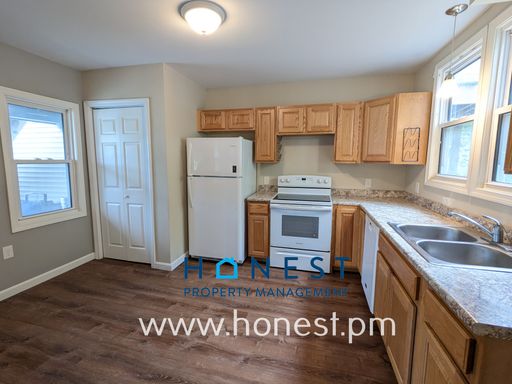 Spacious 2 bd, 1 bath + OFFICE and in-unit w/d in quiet Oakland building