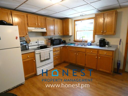 2 bed, 1 bath apartment in Chelsea available September 8th