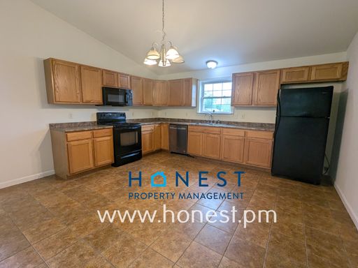 2 bed, 1 bath in newer duplex w/ in-unit w/d and convenient Augusta location