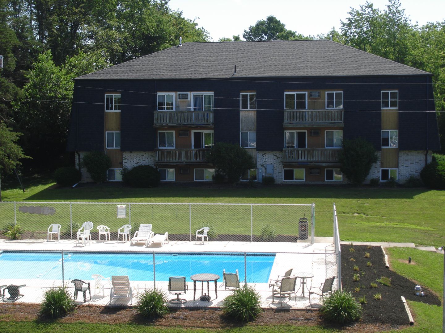 Country Set Apartments