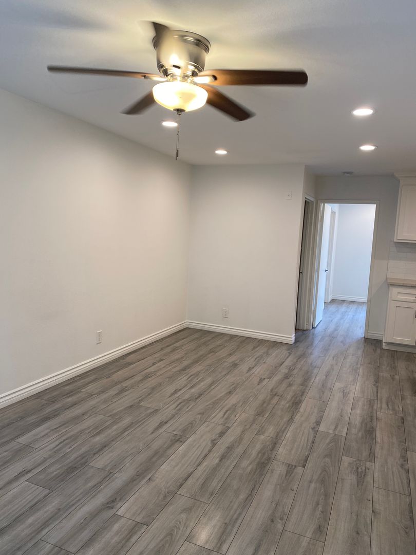 Los Angeles Apartment: 538 South Manhattan Place