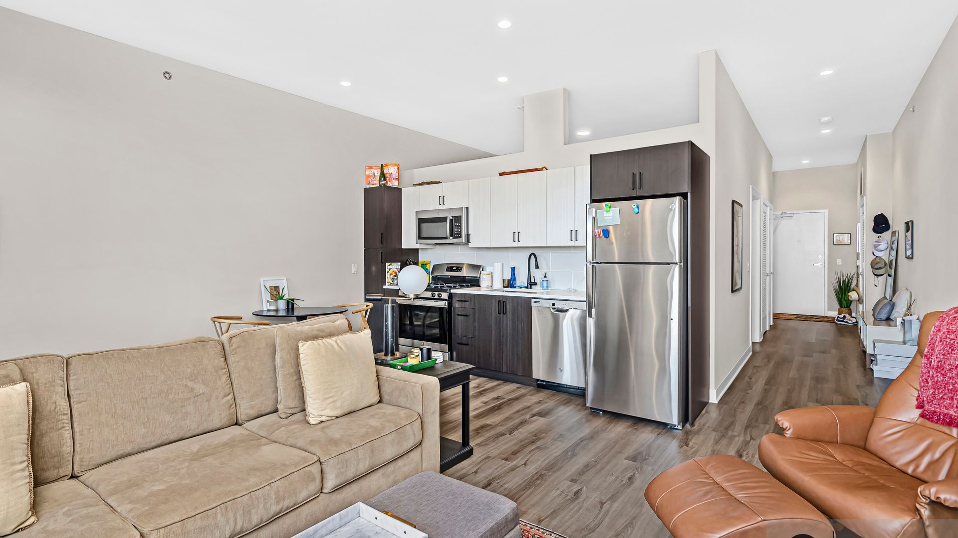 Chicago Apartment: 1502 W Ainslie St.