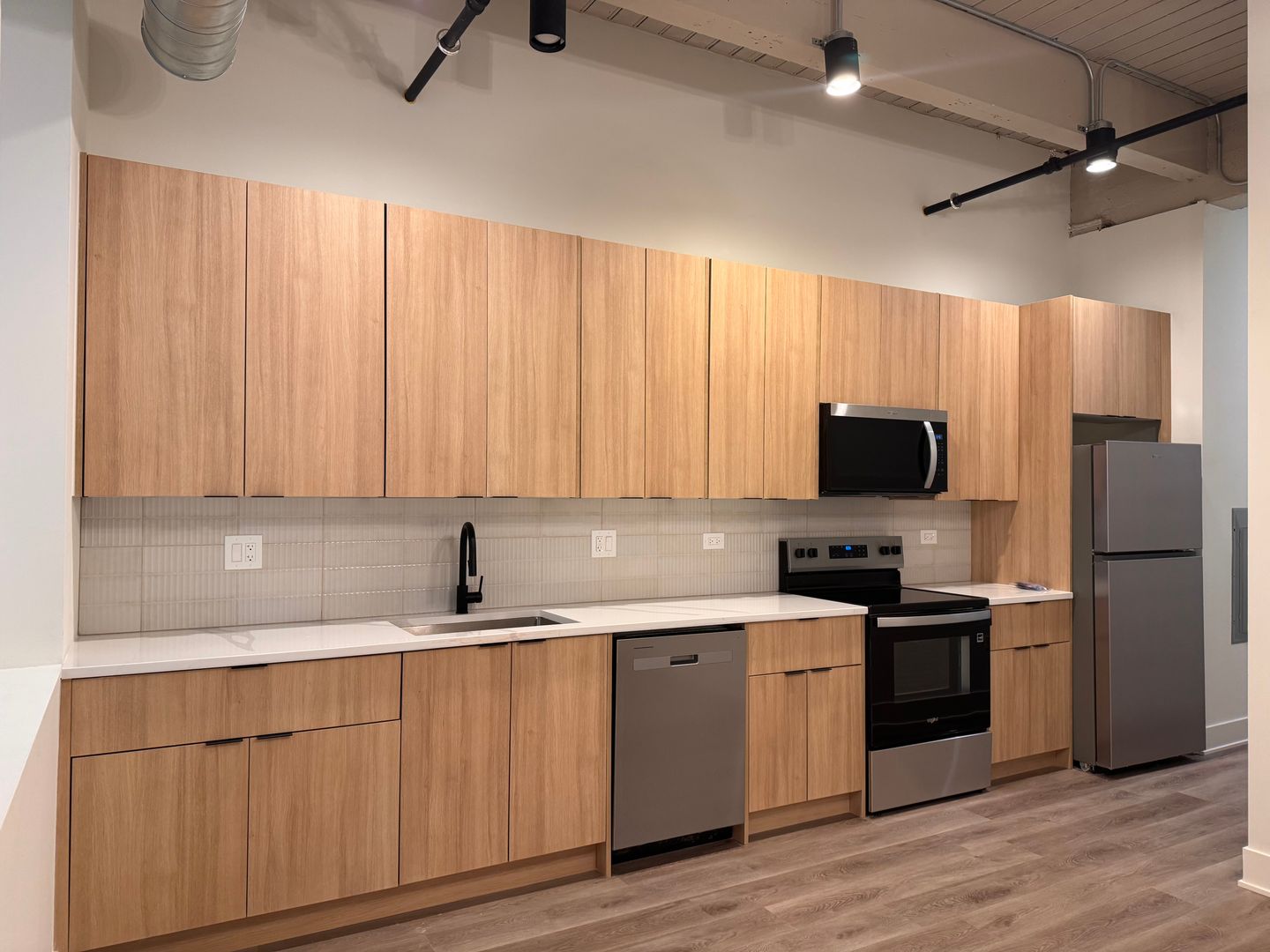 Chicago Apartment: 118 S Clinton St
