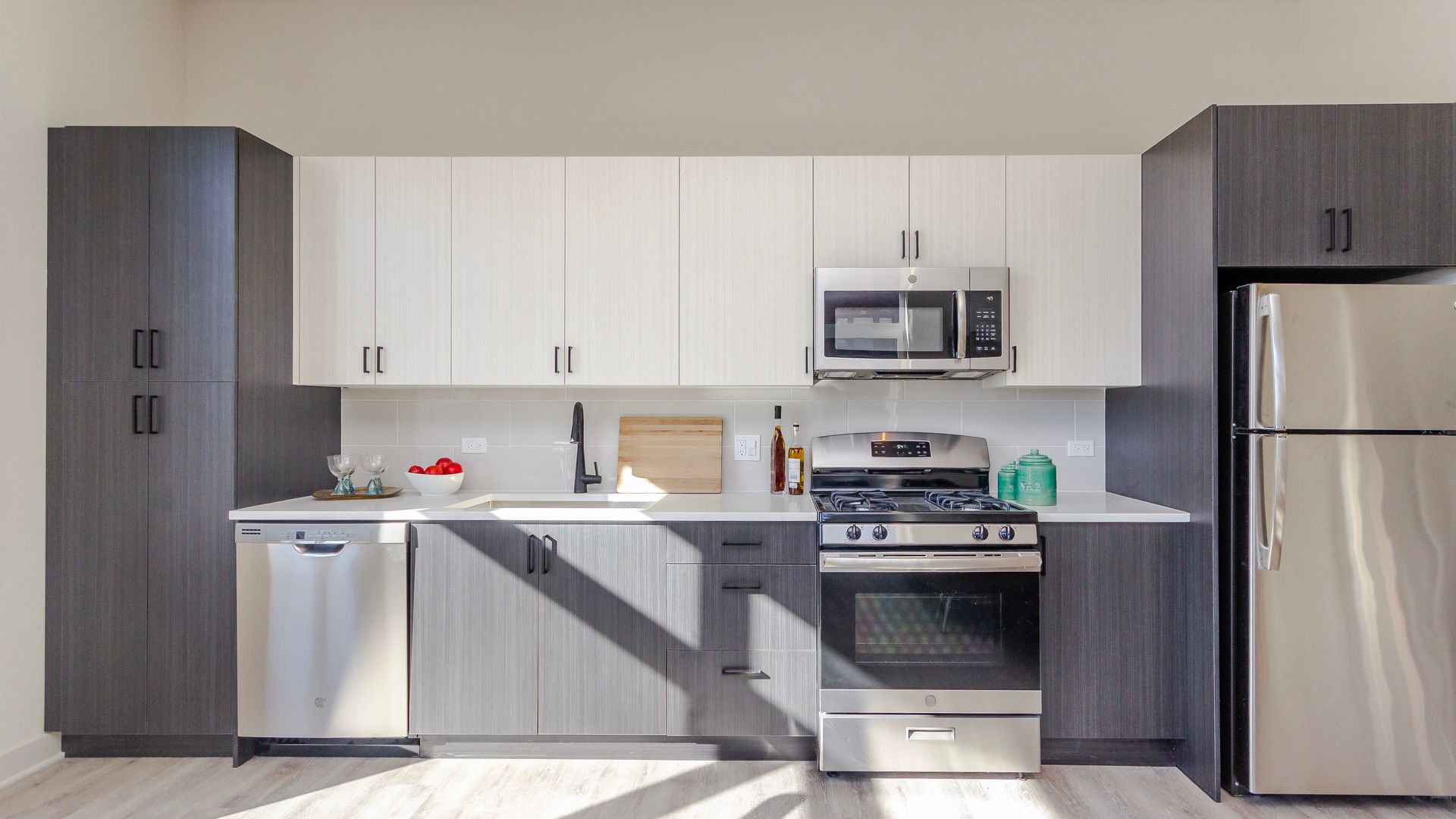 Chicago Apartment: 1502 W Ainslie St.