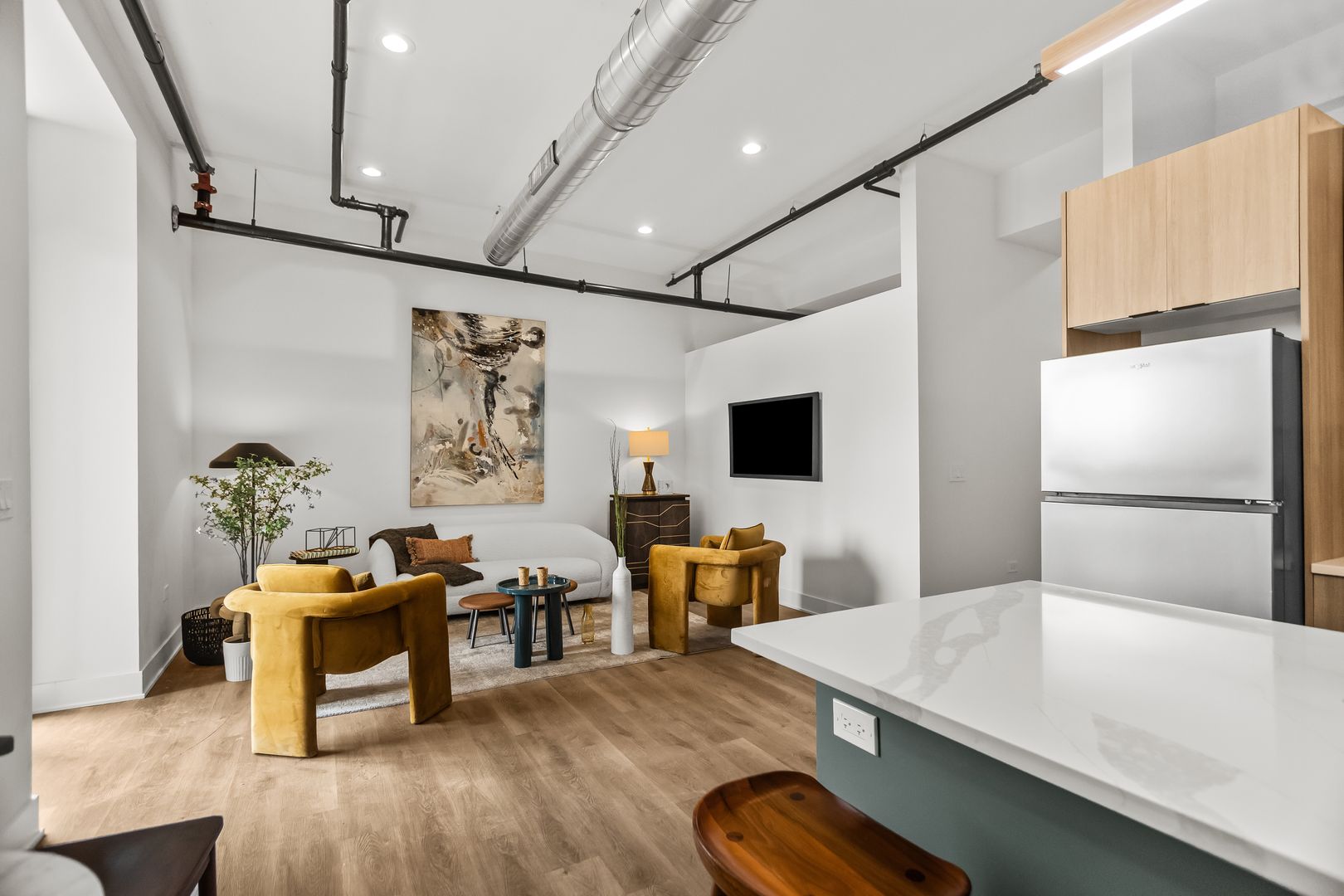 Chicago Apartment: 813 W Evergreen Ave