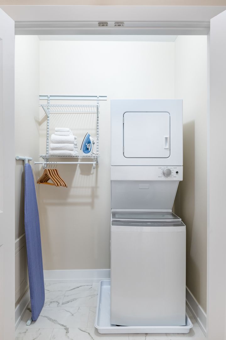 Chicago Apartment: 19 S Wabash Ave