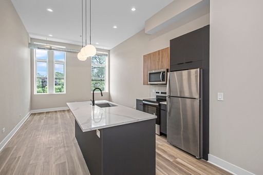 Newly Rehabbed 1Bed/1Bath Apartment available NOW! Modern finishes! Amenity Spaces! Pet Friendly! Parking Available! – photo 1