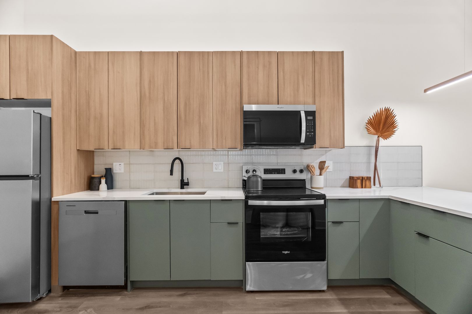 Chicago Apartment: 813 W Evergreen Ave