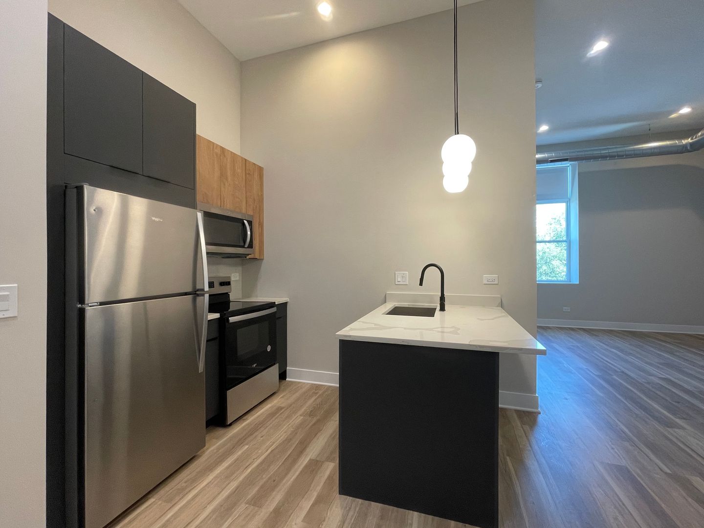 Chicago Apartment: 4641 N Ashland Ave.