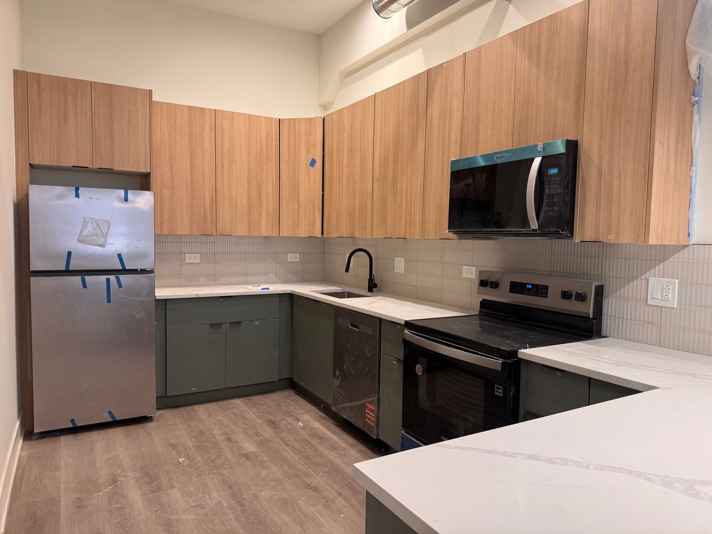 Chicago Apartment: 813 W Evergreen Ave