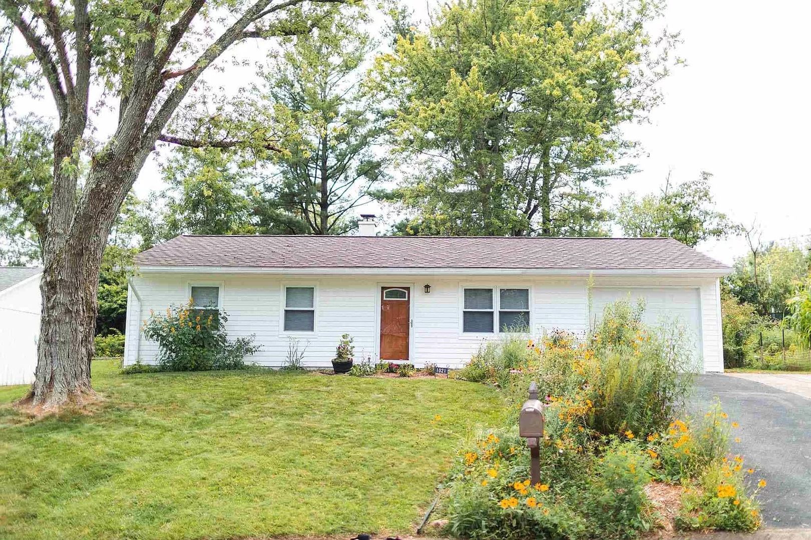 Bloomington House: 1021 Meadow Lane