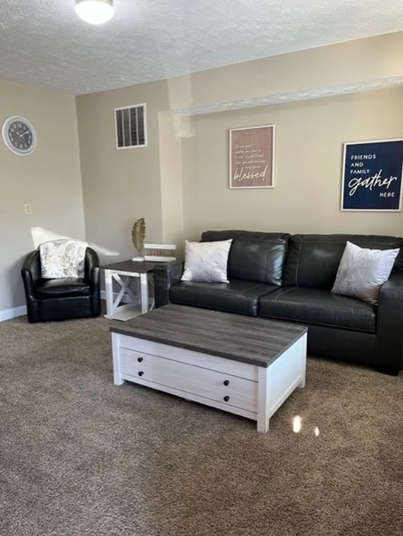 Bloomington Apartment: 628 W 17th St