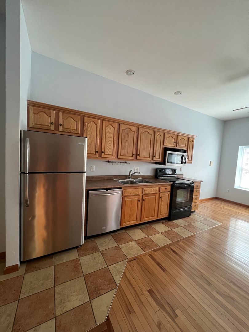 Bloomington House: 110 1/2 6th St.