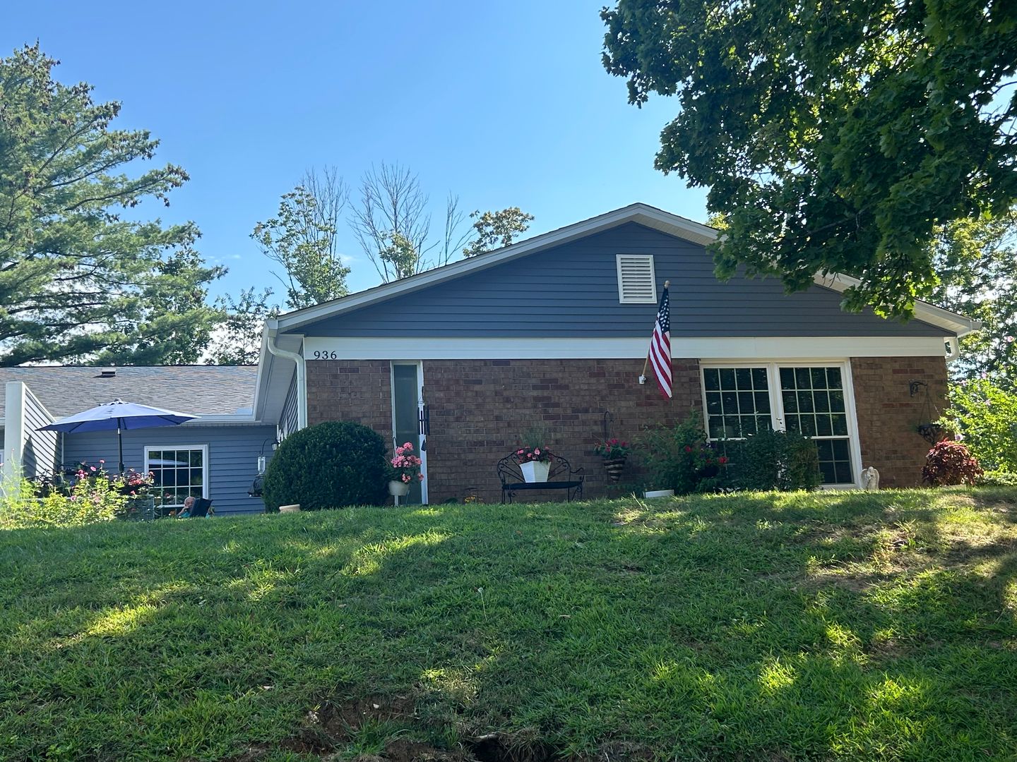 Bloomington House: 936 E Commons Drive